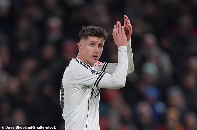 Ipswich se raspitivao za veznjaka Fulhama Toma Cairneyja koji je na ljeto slobodan