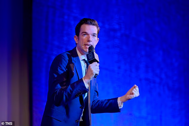 Mulaney je najpoznatiji po svojoj stand-up komediji i radu na Saturday Night Live; Viđen kako nastupa na dobrotvornoj manifestaciji Noći komedije NRDC-a 2019