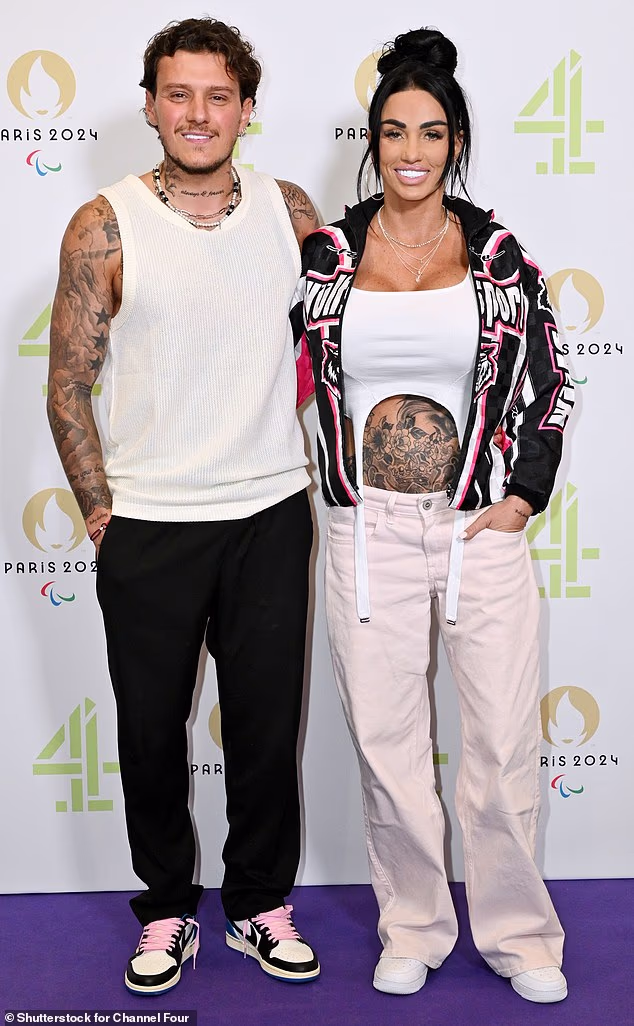 Par je uživao u burnoj romansi, uključujući skijanje u Bugarskoj, a JJ je kasnije pričao o mogućnosti vjenčanja (na slici srpnja 2024.)