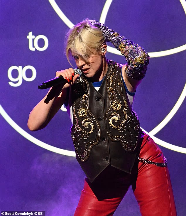 Pjesma, koja govori o prihvaćanju vlastite seksualnosti nakon što je postala majka, sadrži bizarne tekstove o IVF-u i japanskoj hentai pornografiji