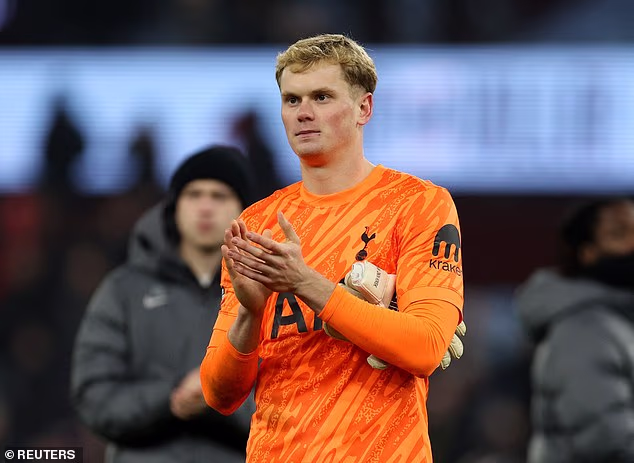 West Ham je postavio pitanje o vrataru Tottenhama Antoniju Kinskyju nakon što je propustio Benta iz Al-Nassra