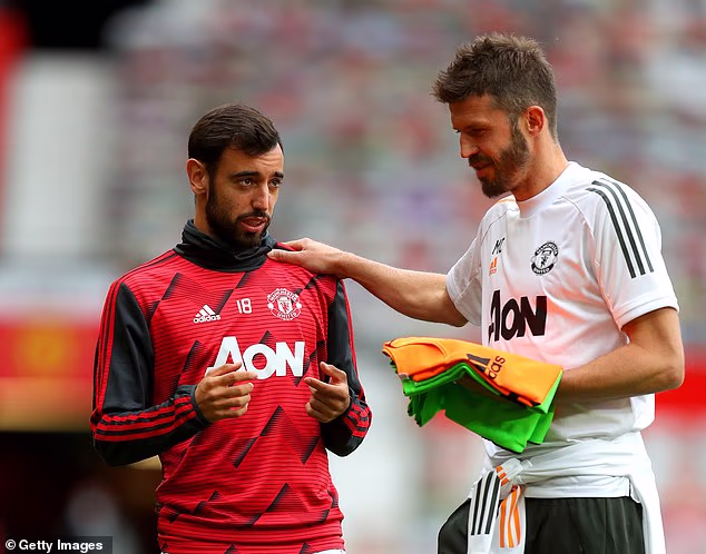 Carrick je također bio liričan o utjecaju Brune Fernandesa na momčad, hvaleći ga kao uzora koji daje izvrstan primjer na treninzima i napreduje u velikim trenucima na terenu