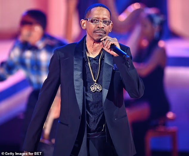 Glazbeni umjetnik trenutno je još uvijek u bolnici, ali je na putu oporavka, izvijestio je TMZ u utorak; viđen u lipnju 2025. u LA-u