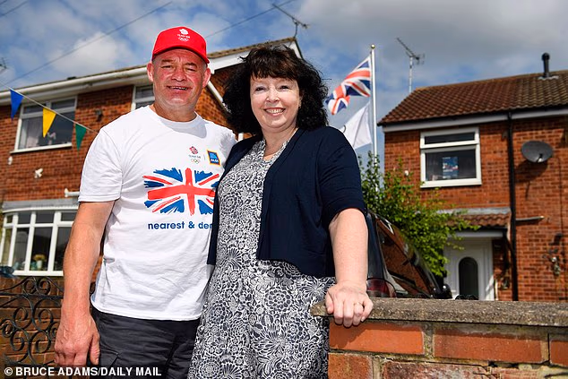 Izvor je rekao: 'Bilo je to stvarno emotivno vrijeme za njih kao obitelj. Mire se s onim što se dogodilo i da je Adam izabrao svoju stranu'