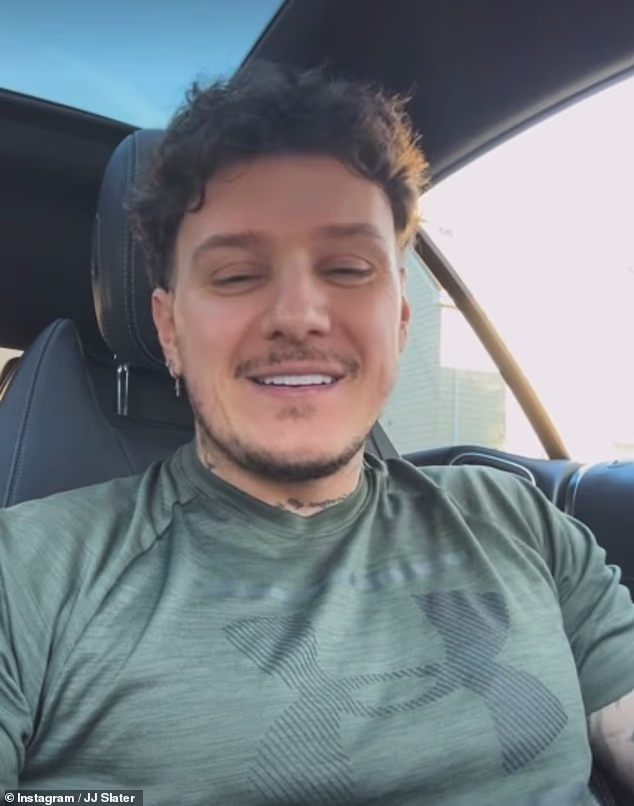 U međuvremenu, JJ je otkrio da ide u teretanu otkako se razveo od manekenke, dok je na Instagramu dijelio pogled na svoj gubitak težine