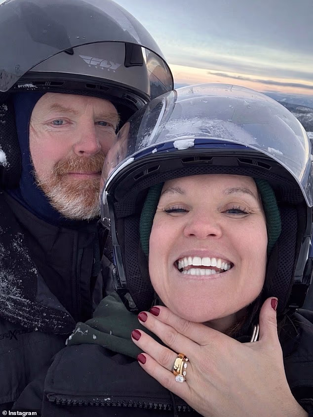 Davis je radosno objavila na Instagramu ove srijede da je prihvatila prosidbu stolara i kolege HGTV zvijezde Dona Reidya (lijevo)