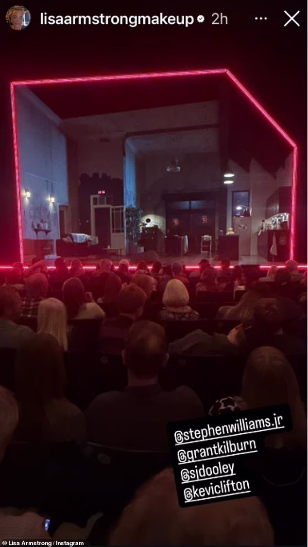 Upoznali su se nakon što je Lisa - koja vodi tim koji unosi blještavilo i glamur u Strictly Come Dancing - otišla zajedno gledati Stacey Dooley i Kevina Cliftona kako zajedno nastupaju u predstavi u Theatre Royal u Brightonu početkom listopada