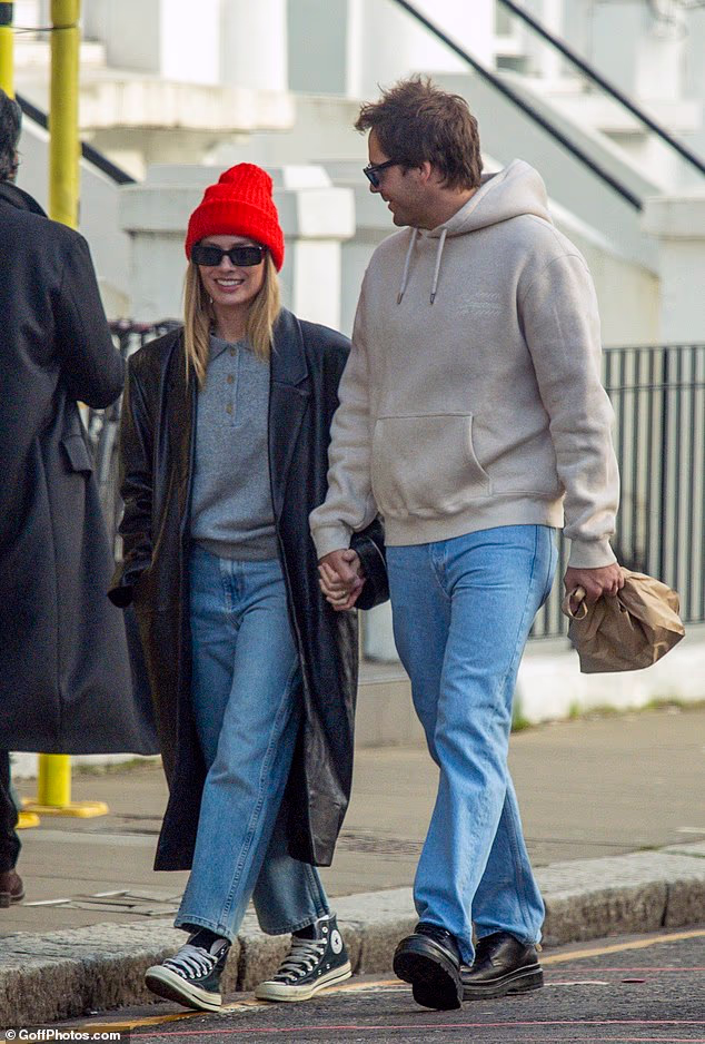 35-godišnji producent također je izgledao ležerno u Jacquemus majici s kapuljačom od £400