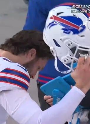 Kvoterbek Billsa napravio je tri skupe pogreške