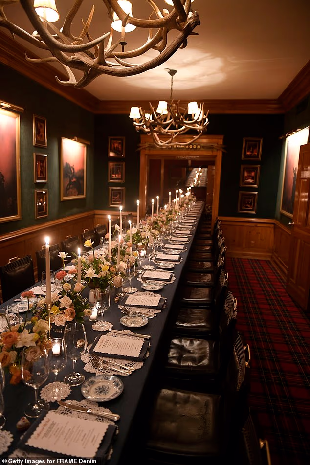 Glumac je tek samac nakon što se prošle godine razveo od zaručnice Katy Perry, a večer je maksimalno iskoristio provodeći noć plešući u otmjenom klubu Caribou u Coloradu