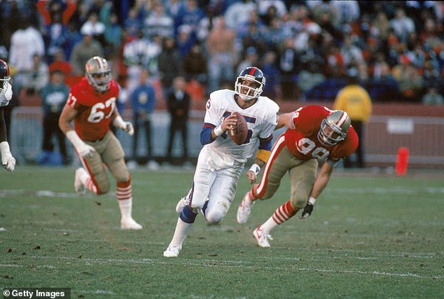Giantsova rezerva Jeff Hostetler prebolio je ozljedu noge u NFC prvenstvu 1990. protiv San Francisco 49ersa i napredovao do Super Bowla