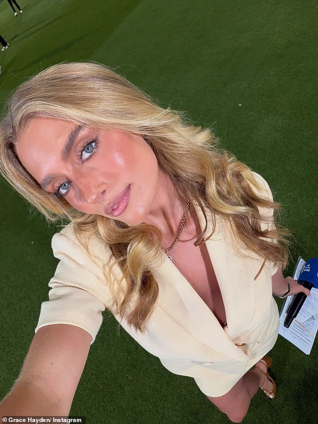 Prelazak u tenis dolazi nakon meteorskog uspona Hayden u kriketu koji je predstavljala u zemljama širom svijeta - posebno u Indiji