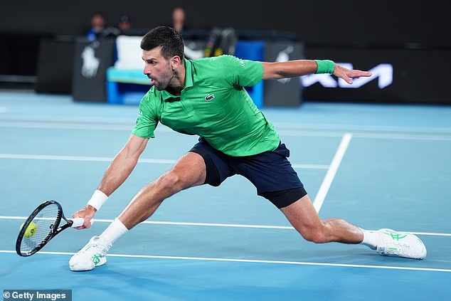 Unatoč tome što ima 38 godina, Đoković je još uvijek bio u stanju izvesti svoje poznate velike slajdove u svom uvodnom meču Australian Opena