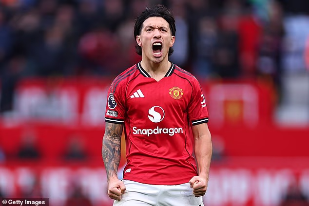 The pair made jokes about defender Lisandro Martinez's height, with Martinez challenging Scholes to make the comments to his face