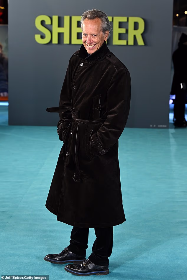 Richard E. Grant bio je sav nasmijan kad je stigao na premijeru punu zvijezda