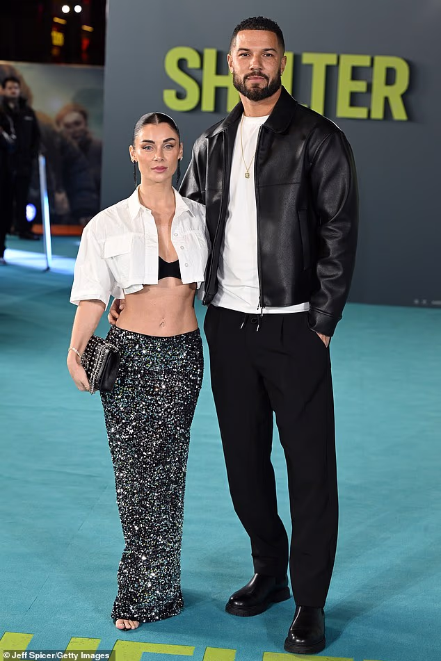 Zvijezdi Love Islanda Cally Beech pridružio se njezin zaručnik DJ O'Neal