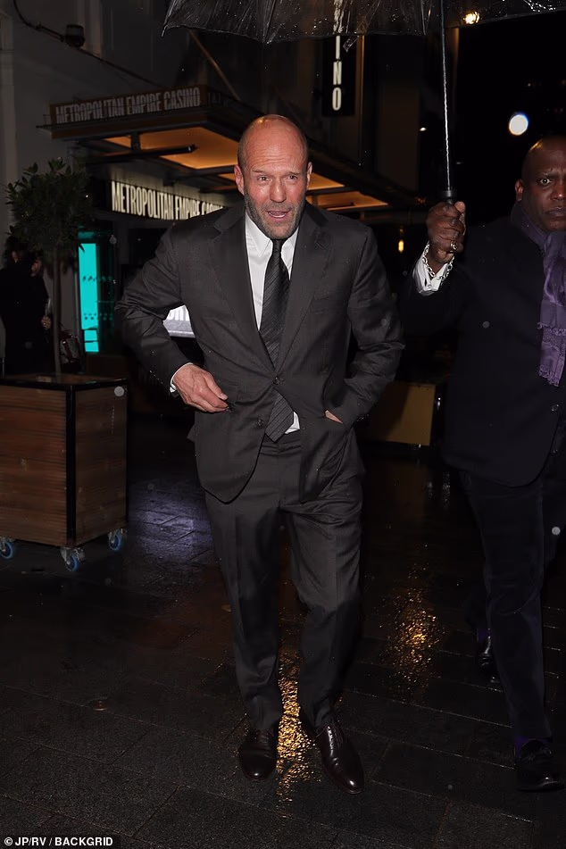 Jason je bio sav nasmijan nakon svoje uspješne premijere u Londonu