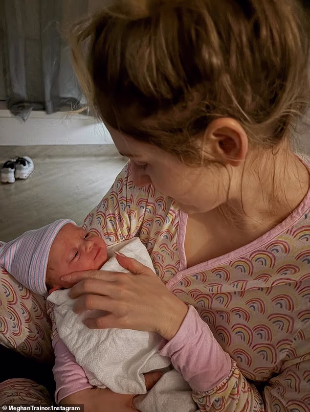 Uz preslatke fotografije, hitmejker All About That Bass također je otkrio vrlo jedinstveno ime novorođenčeta: Mikey Moon