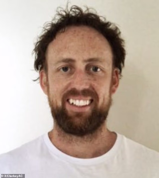 Clarke je radio s pojedinačnim sportašima, uključujući osvajače zlatne olimpijske medalje i svjetske prvake, kao i sa šest profesionalnih nogometnih timova