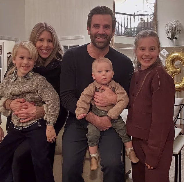 Jason Wahler (39), koji je sa suprugom Ashley otac troje djece, šokiran je viješću svog prijatelja Stephena komentirajući: 'Čekaj, što!!!?? Svaka čast čovječe!!!!'