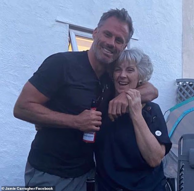 Bivši branič Liverpoola otkrio je blizak odnos s mamom te ju je upoznao s kolegama