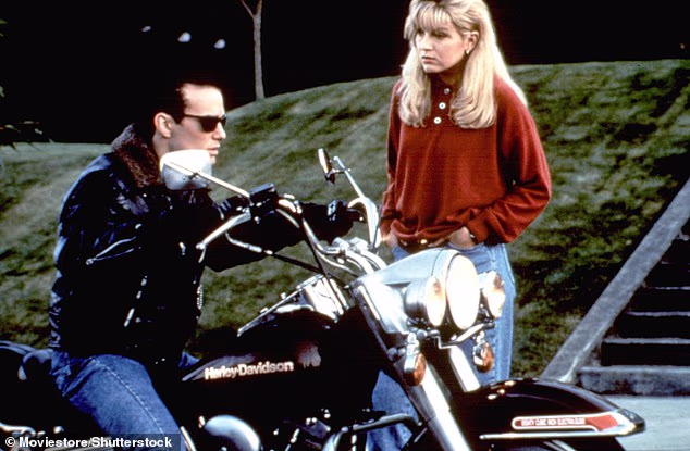 Lee je također bila u filmu Twin Peaks: Fire Walk With Me iz 1992., a kasnije je reprizirala svoju ulogu Laure u Showtimeovoj obnovi Twin Peaksa 2017.