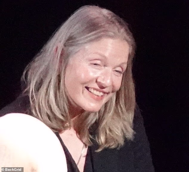 U srijedu se Lee rijetko pojavio na događaju obožavatelja Twin Peaksa u Wilshire Ebell Theatreu u Los Angelesu. Vidite je sada u 58. godini