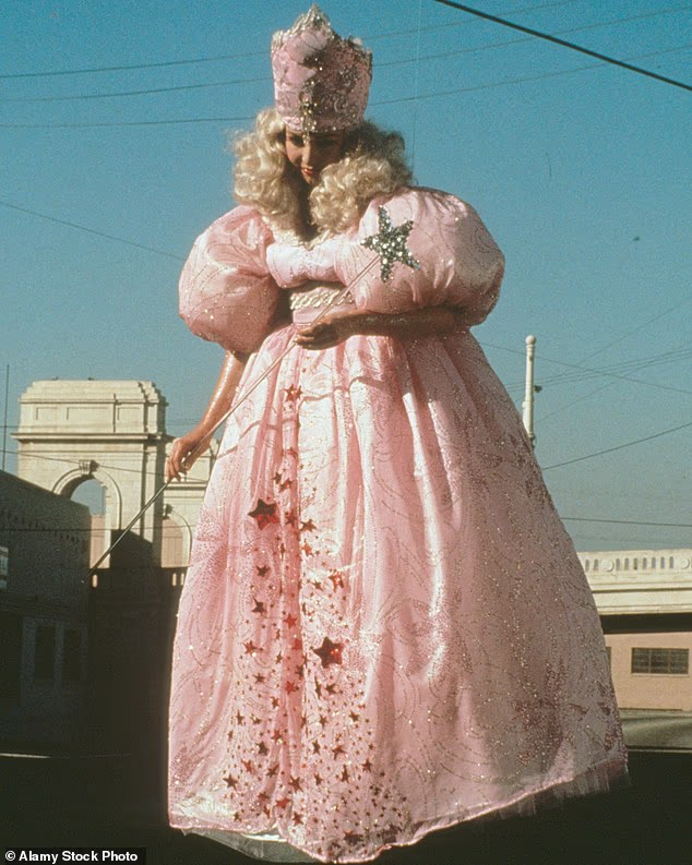 Ponovno je radila s Lynchom 1990. kada se pojavila u filmu Divlji u srcu s Laurom Dern i Nicolasom Cageom