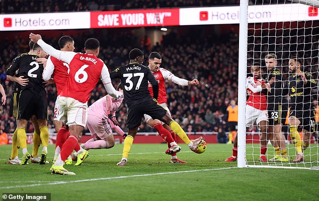 Mikel Merino je postigao loš pogodak za izjednačenje i postavio pulsirajuću završnicu - ali United je otišao s bodovima