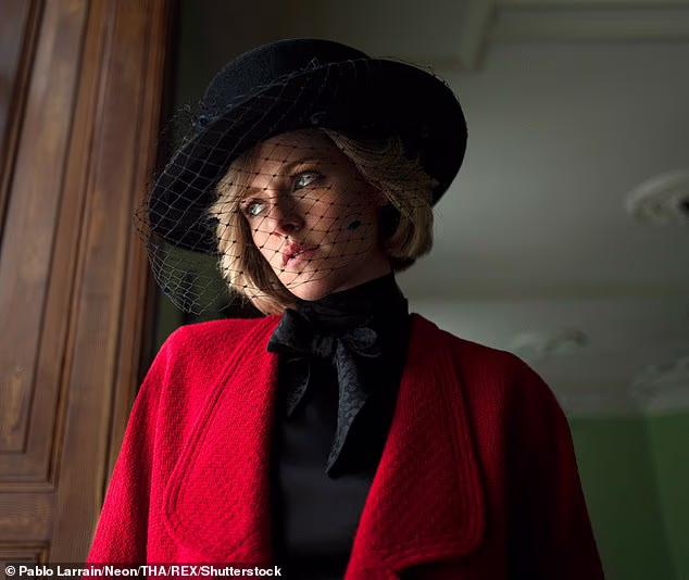 Stewart ima dugogodišnju glumačku karijeru. Godine 2022. zaradila je nominaciju za Oscara za najbolju glumicu za portret pokojne princeze Diane u Spenceru; Vidi se na fotografiji Spencera