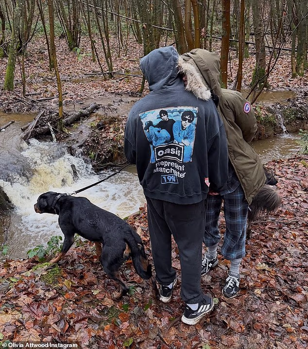 Par dijeli pse spasioce Lolu i Stitcha, o kojima oboje redovito objavljuju na internetu