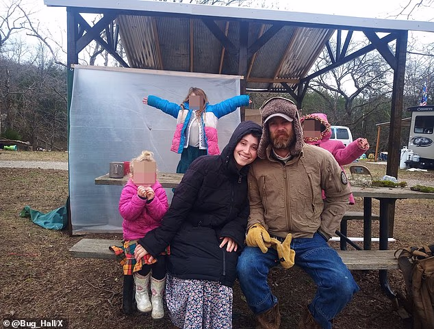 Hall je na fotografiji sa suprugom Jill i tri njihove kćeri. Obitelj trenutno živi u kamperu