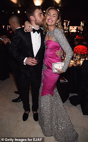 Kenworthy uz pop zvijezdu Miley Cyrus