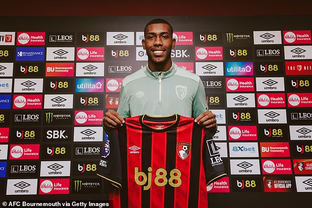 Bournemouth have signed winger Rayan from Vasco da Gama in a deal worth up to £30.3m