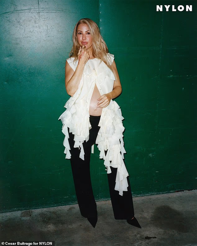 Goulding će u svibnju poželjeti dobrodošlicu svom drugom djetetu, ali unatoč trudnoći inzistira na tome da 'još uvijek radi svaki dan i piše svaki dan'