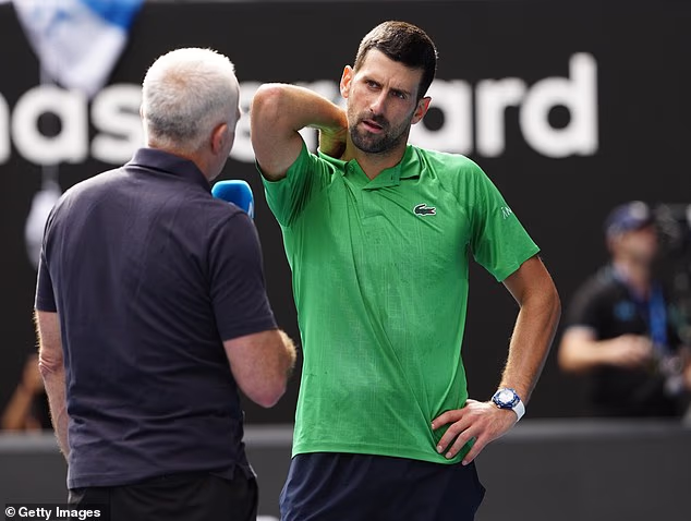 24-struki glavni prvak preživio je svemogući strah i napredovao do još jednog velikog polufinala nakon što se Lorenzo Musetti povukao ozlijeđen u srijedu