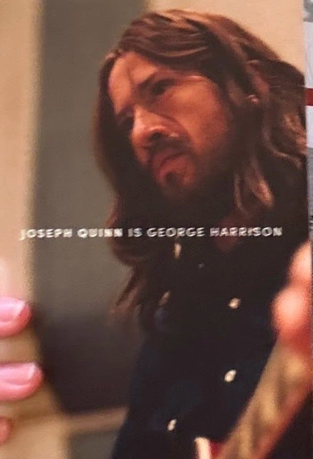 Kosa do ramena sugerira da je Joseph Quinn snimljen kao George Harrison na kraju karijere benda, 1969.