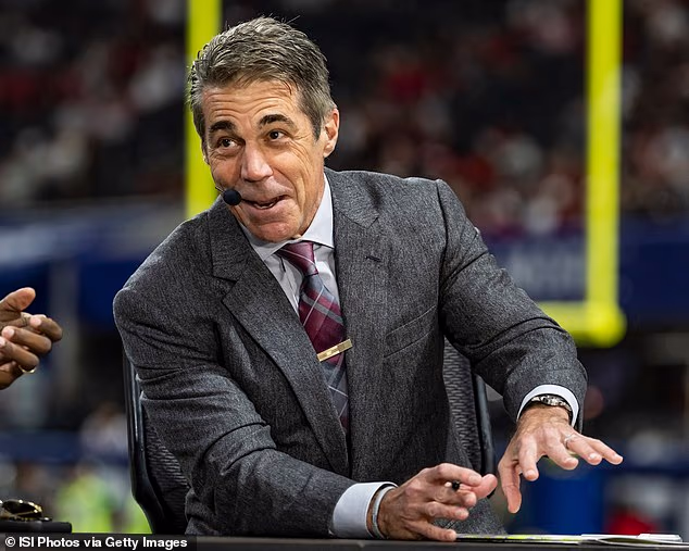 Nogometnim obožavateljima, Chris Fowler je omiljeni dio ESPN/ABC-jevog NCAA pokrivanja i bivši voditelj subotnje jutarnje utakmice, College GameDay. On također zove tenis za mrežu