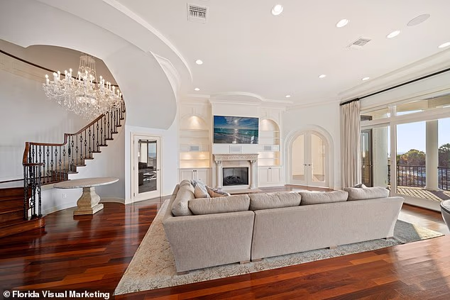 Tu je i jutarnji bar, kupaonica u spa stilu i ogromna garderoba