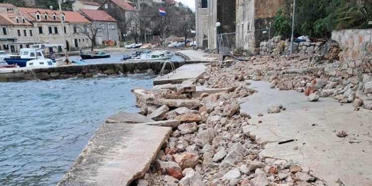 MUKE NA ŠIPANU Jugo devastiralo rivu u Suđurđu, a mještani kažu: "Upozoravali smo na lošu izvedbu radova"