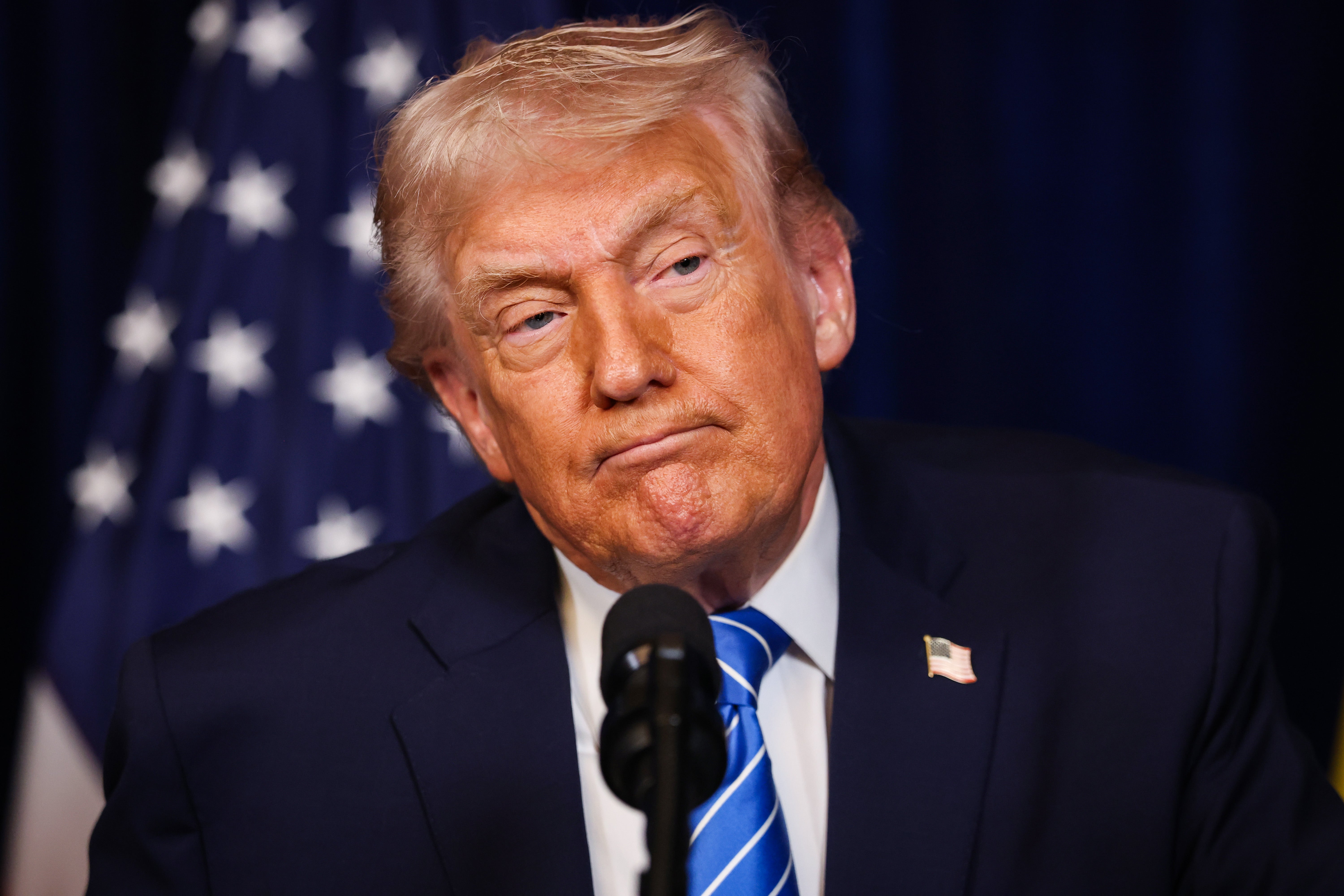 Donald Trump trebao bi se u petak sastati s čelnicima naftne industrije u Bijeloj kući prije odlaska na vikend igranje golfa u svojoj kući na Floridi. Rekao je da će uložiti najmanje 100 milijardi dolara u Venezuelu.