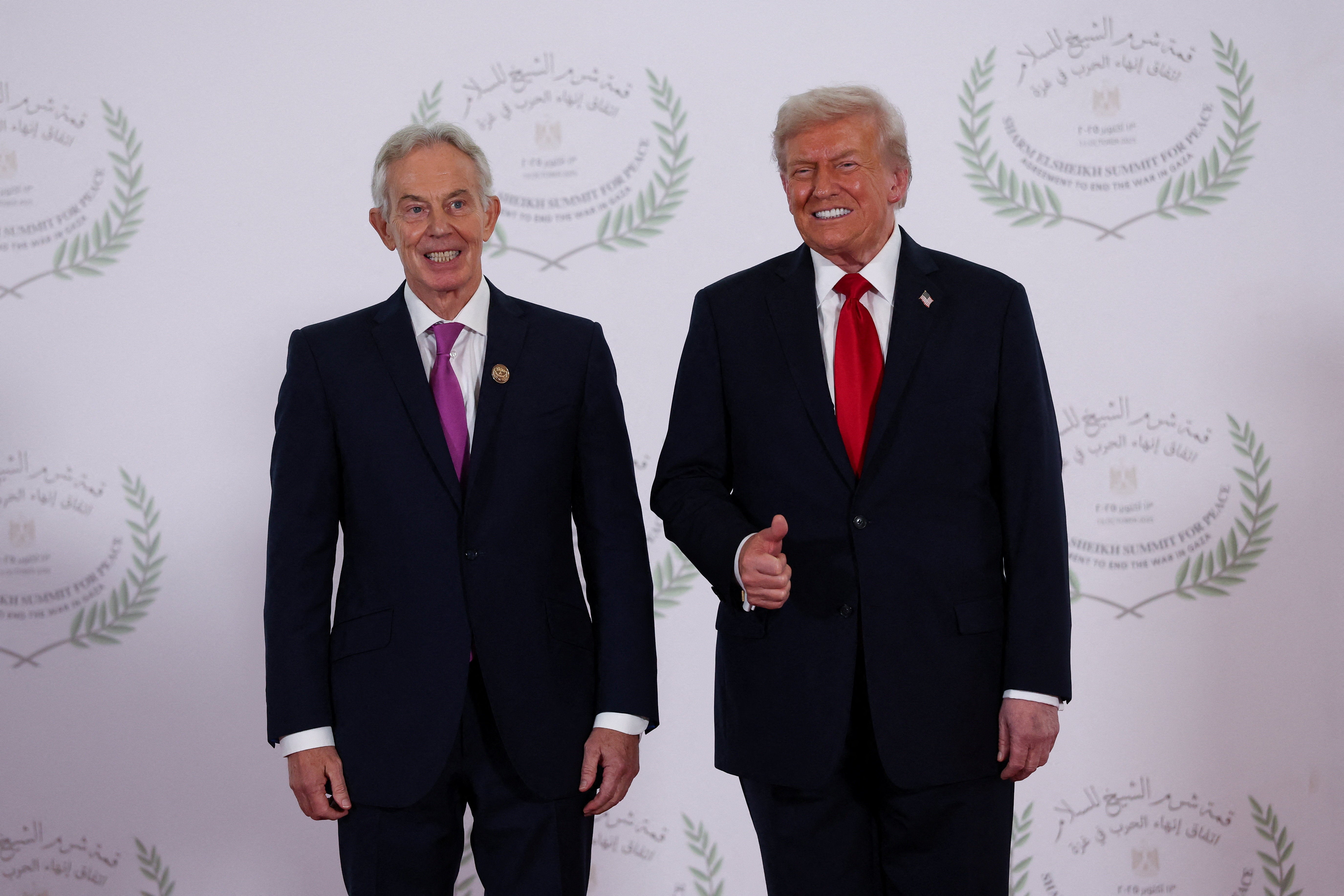 Američki predsjednik Donald Trump i bivši premijer Tony Blair poziraju za fotografiju na mirovnom samitu u Sharm El Sheikhu u Egiptu prošle godine (Suzanne Plunkett/PA)