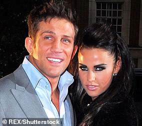 3. Katie i Alex vjenčali su se u Las Vegasu nedugo nakon što se ona razišla s Peteom