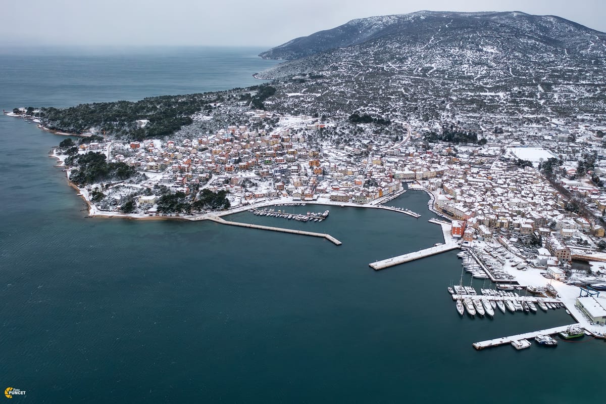 VIDEO Snijeg je jučer zabijelio i Unije, prošetajte snježnim kalama!