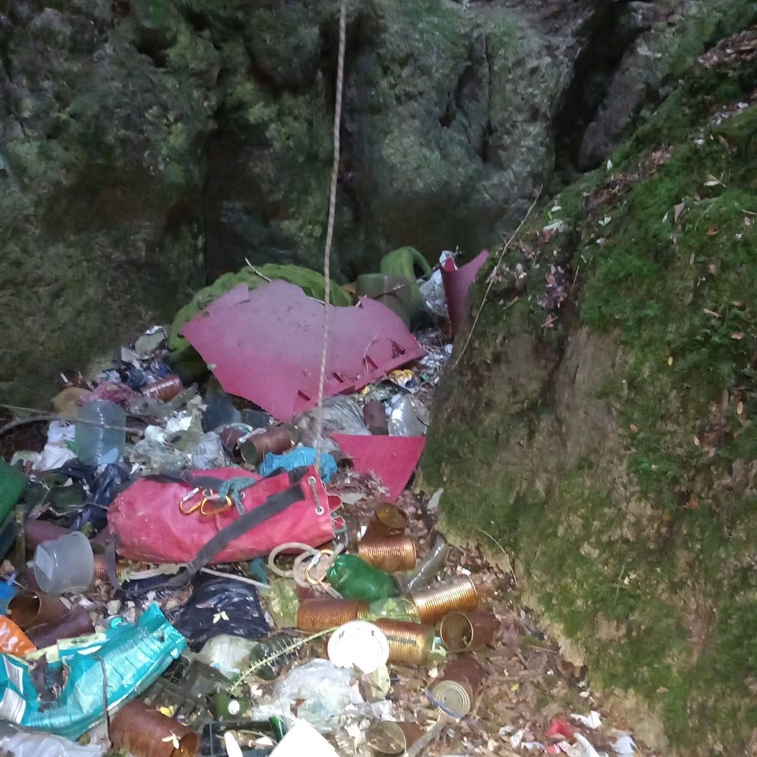 PORAZ RAZUMA: "Dalmacija - krš, more, maslina i… smeće!"