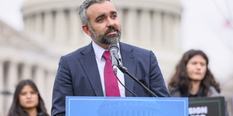 AG koji podržava Soros kaže da se Dems sastaje ‘svakodnevno’ kako bi koordinirao tužbe protiv Trumpa