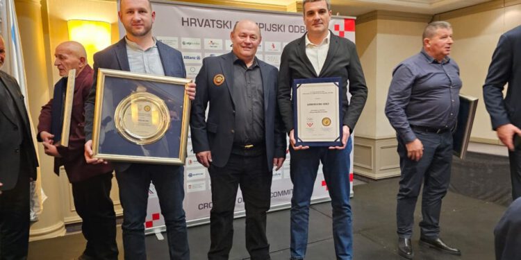 Aeroklub Sinj dobitnik priznanja za doprinos u obrani Republike Hrvatske