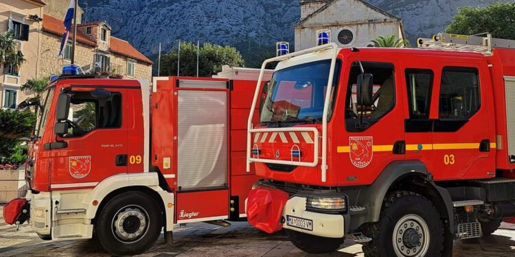 Apel makarskih vatrogasaca: "Pokažimo ljudskost i brigu za susjede"