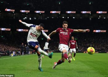 Arsenalov Ethan Nwaneri u pregovorima za posudbu u Ligue 1, Chelsea se pridružio PSG-u u utrci za Juliana Alvareza – i klub iz Premier lige pojavljuje se kao favorit za zvijezdu Man Cityja Oscara Bobba: POGLEDAJTE PRIJENOSNI PROZOR
