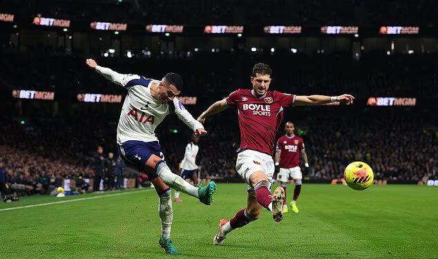 Arsenalov Ethan Nwaneri u pregovorima za posudbu u Ligue 1, Chelsea se pridružio PSG-u u utrci za Juliana Alvareza – i klub iz Premier lige pojavljuje se kao favorit za zvijezdu Man Cityja Oscara Bobba: POGLEDAJTE PRIJENOSNI PROZOR